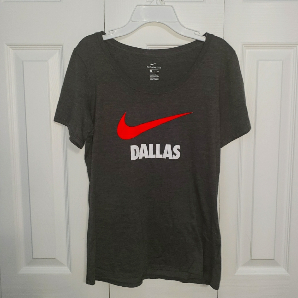 NWOT Nike Women's Dallas T-shirt